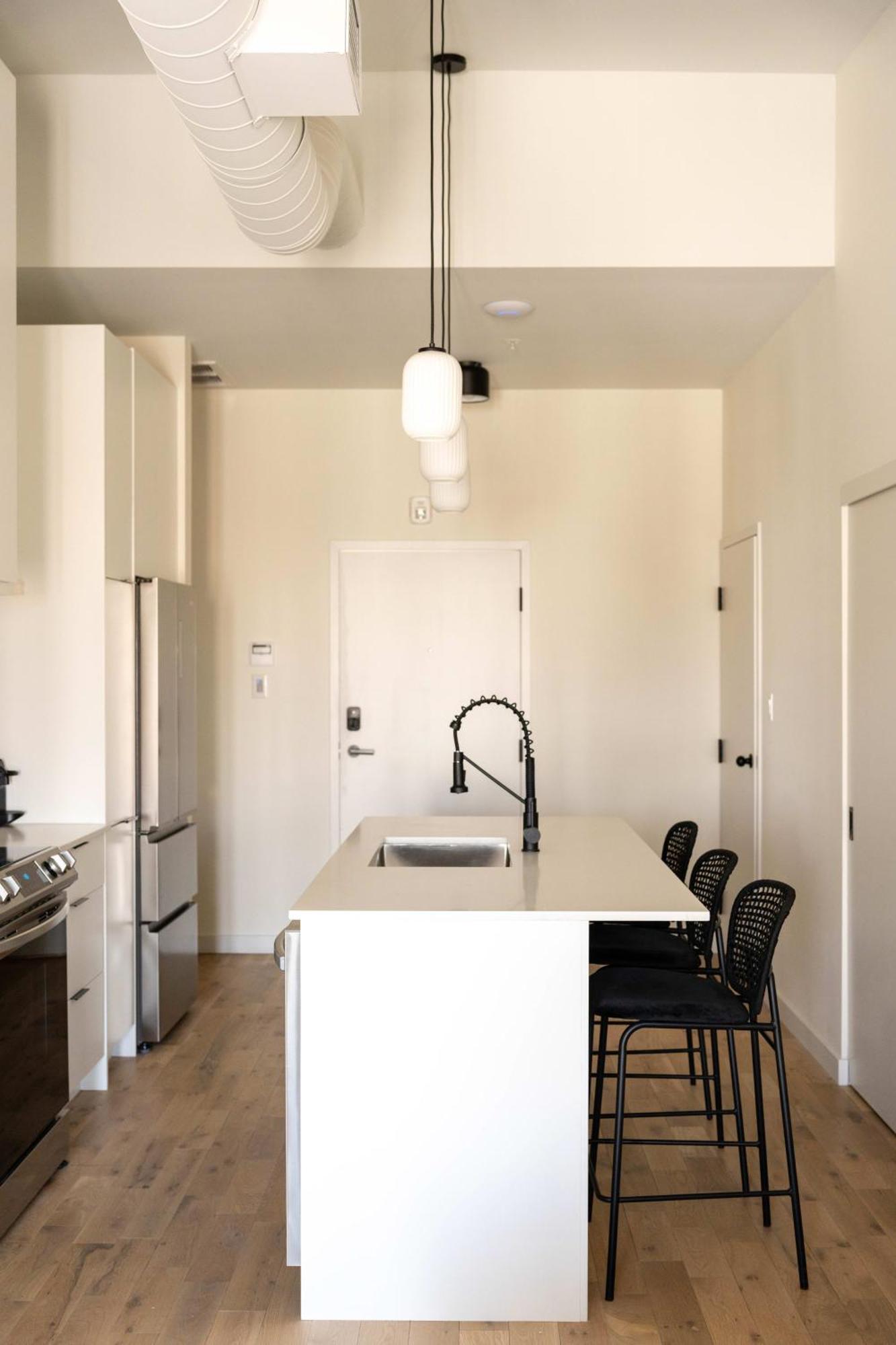 Maison Place Jacques-Cartier By Luxury In Transit Montreal Bagian luar foto