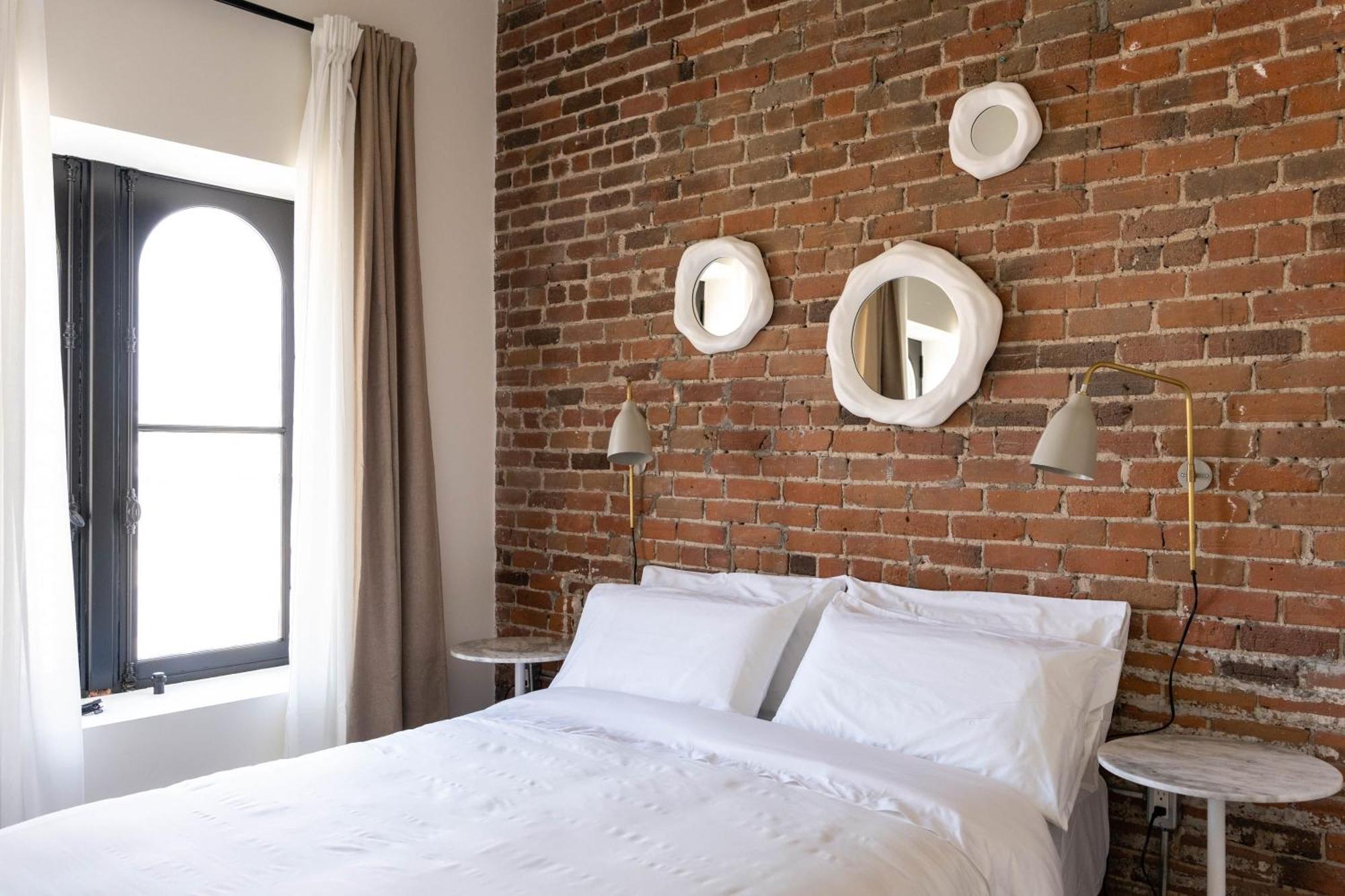 Maison Place Jacques-Cartier By Luxury In Transit Montreal Bagian luar foto