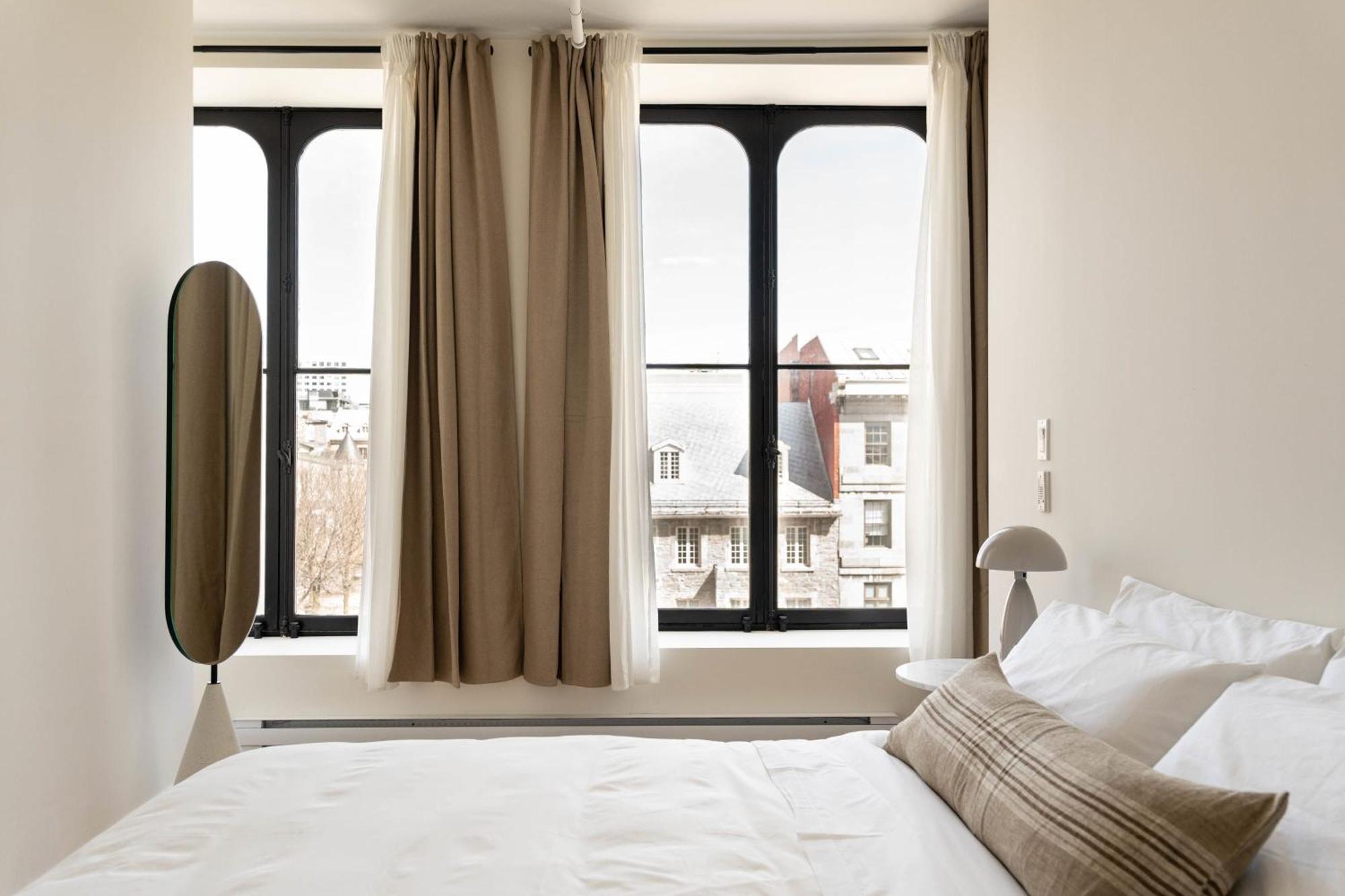 Maison Place Jacques-Cartier By Luxury In Transit Montreal Bagian luar foto