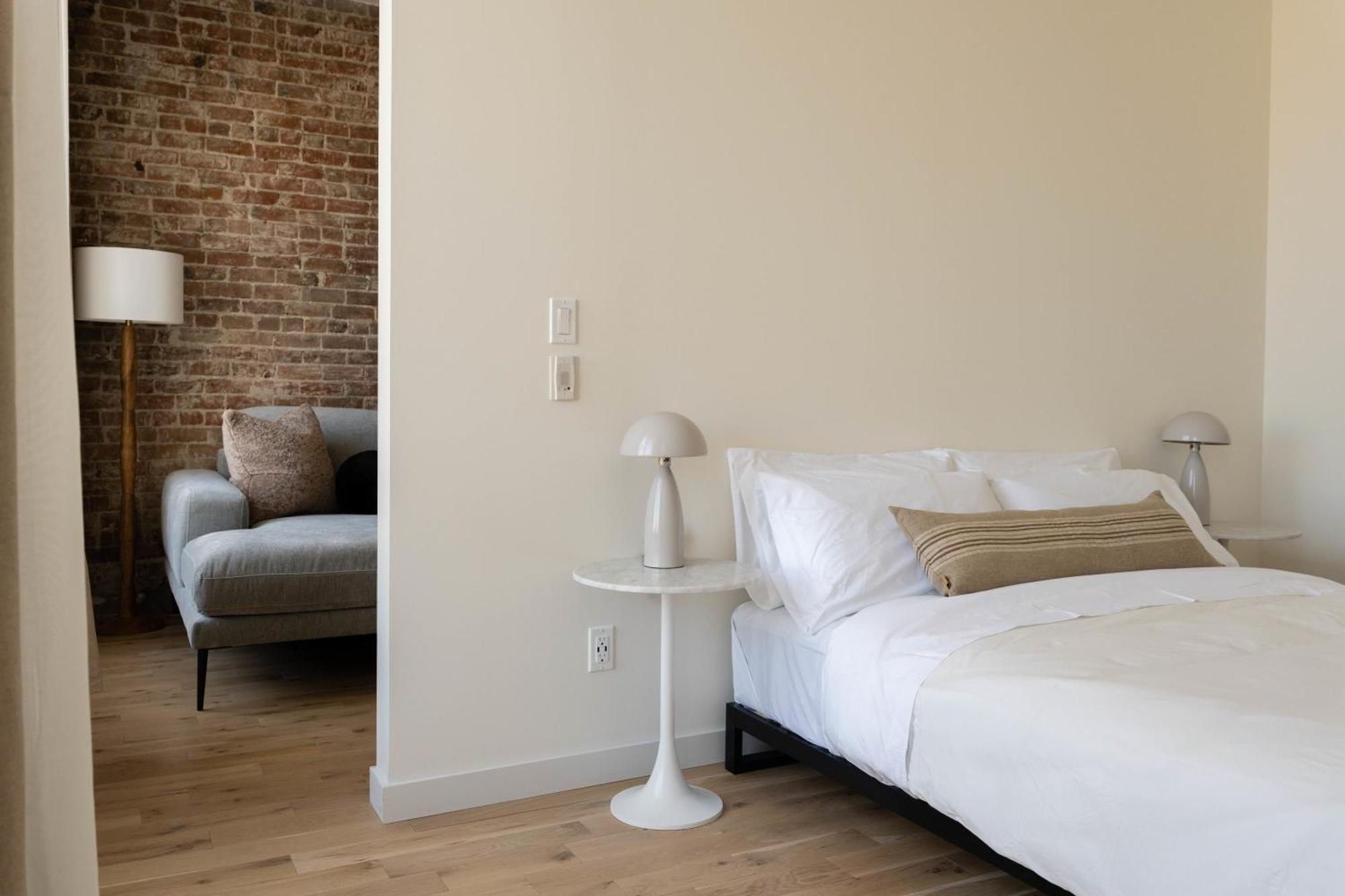 Maison Place Jacques-Cartier By Luxury In Transit Montreal Bagian luar foto