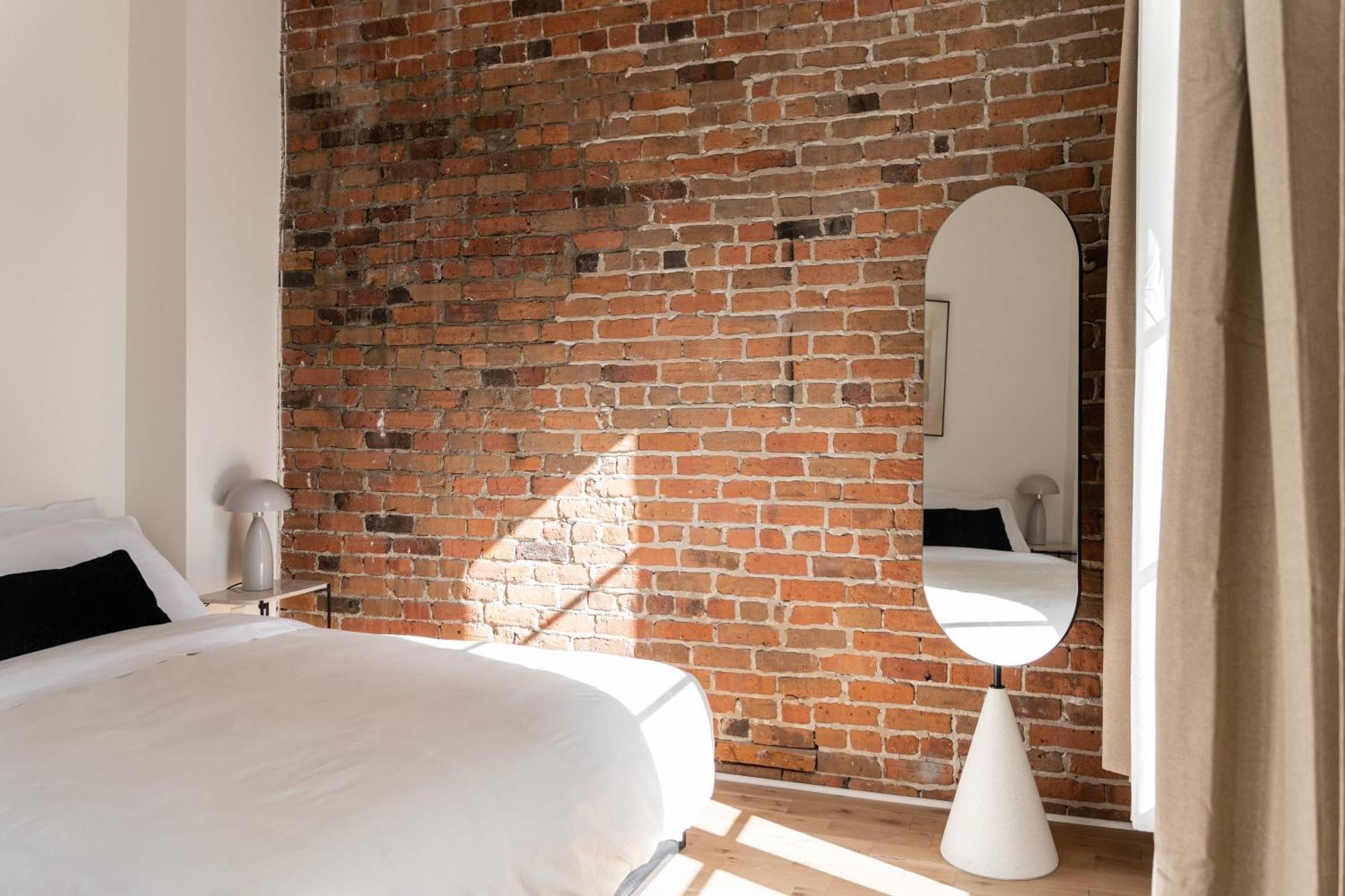 Maison Place Jacques-Cartier By Luxury In Transit Montreal Bagian luar foto